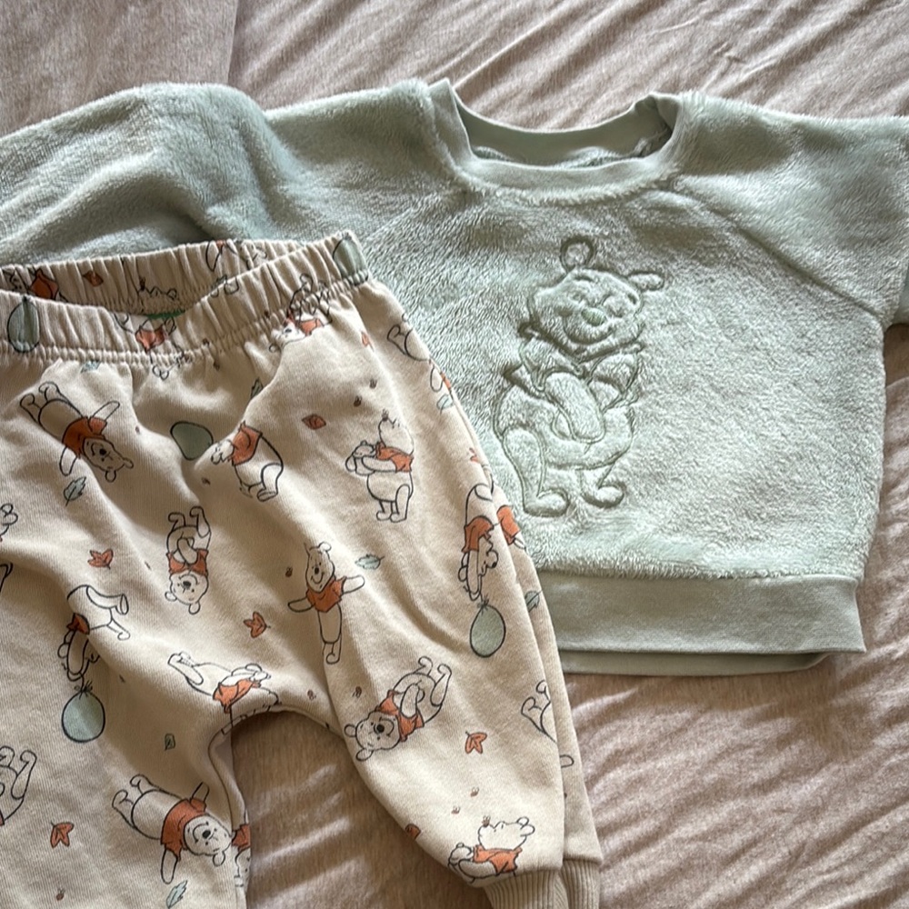 Disney Winnie the Pooh Green and Cream Pajama Set for Relaxed Sleep